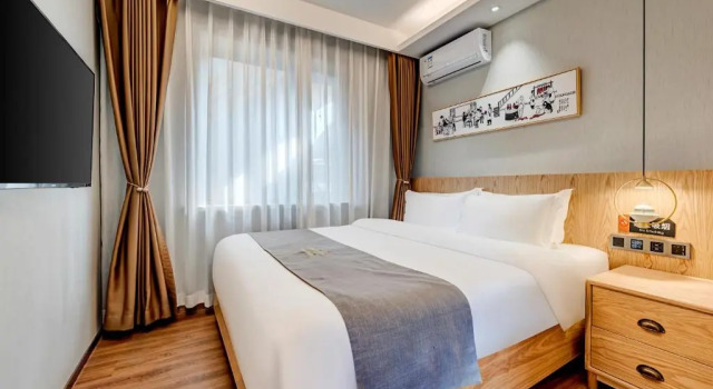 Люкс Happy Dragon City Culture Hotel -In the city center Close to Forbidden City&Wangfujing Street&Subway Nearby &free coffee & Free laundry&English speaking with tour services &Free WiFi unlimited for Western software