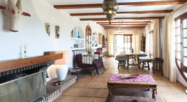 Casabra in Ador With 5 Bedrooms and 3 Bathrooms, Rezervați Vilă Ador Barcelona