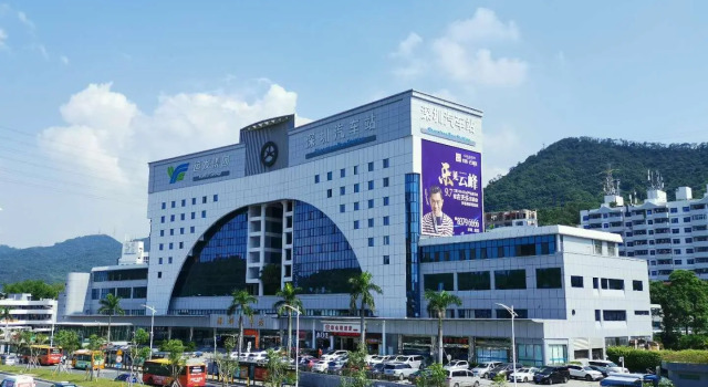 Люкс Deluxe Vienna Hotel Shenzhen Bijiashan Yinhu Metro Station