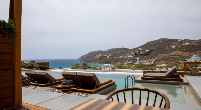 Junior Suite with Shared Pool с частичным видом на море Отель Mileo Mykonos