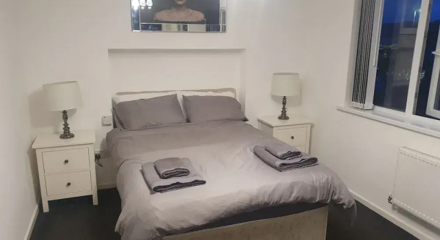 Коттедж с балконом The Hawthorns Large Detached 3 Bedroom Family Home