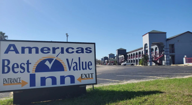 Номер Standard Americas Best Value Inn Frost Bank Center