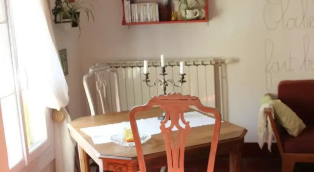 Chambre d'Hôtes La Maison sur la Place., Réserver Auberge Ceyras 