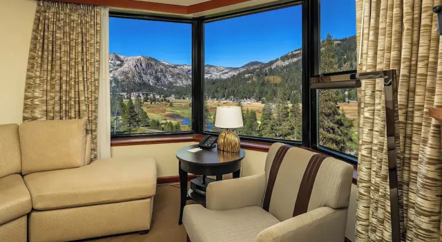 Апартаменты Sweeping Views & Access to Slopes: Everline Condo