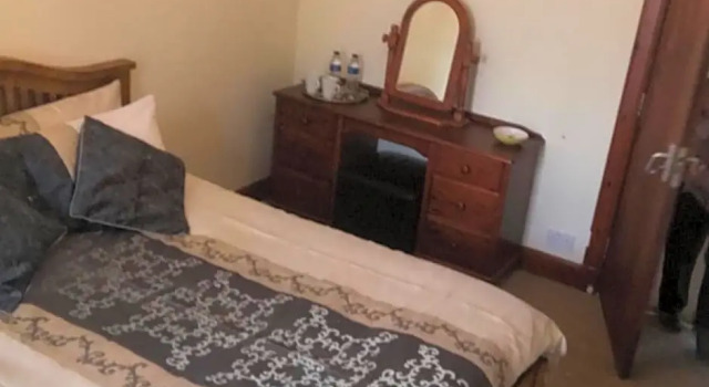 Prime location rooms in high street