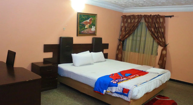 Keves Inn and Suites, Забронировать Отель Калабар Нигерия