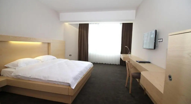 Двухместный номер Standard с балконом и с видом на город Hotel International Prishtina & Spa