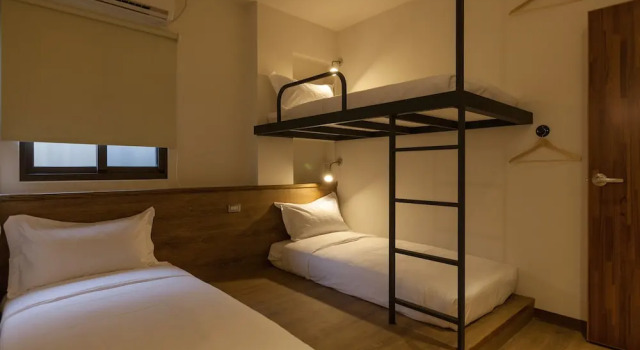 Трёхместный номер Standard с балконом Mini Voyage Hostel