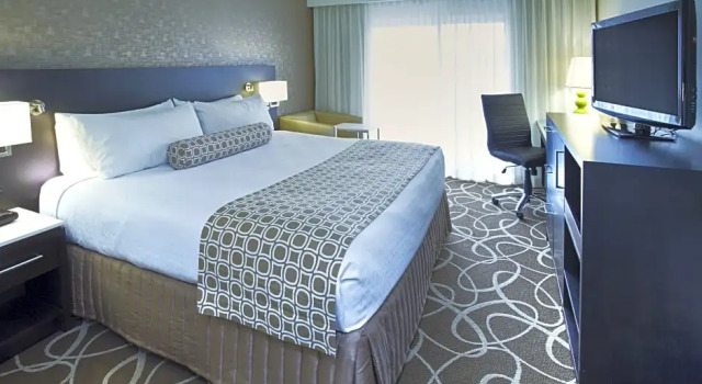 Номер Premium Crowne Plaza Kitchener-Waterloo by IHG