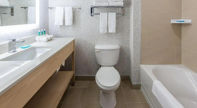 Четырёхместный номер Deluxe Holiday Inn Express & Suites Halifax - Bedford by IHG
