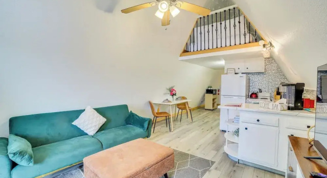 Апартаменты Cozy Cabin w/ Fire Pit: Walk to Lake Taneycomo!