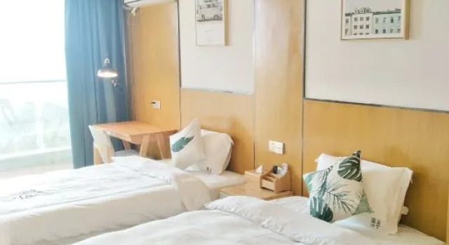 Люкс Deluxe с 4 комнатами с видом на море Beihai yezi seaview garden balcony apartment