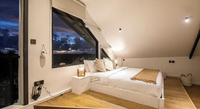 Elegant 6BR Clifftop Villa Near Bingin