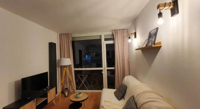 Апартаменты T2 lumineux centre ville proche métro, parking gratuit,1 chambre, 1 grande pièce à vivre