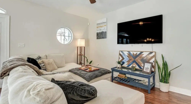 Walkable Dtwn Fort Walton Beach Condo w/ Balcony, Забронировать Апартаменты/квартира Форт-Уолтон-Бич Emerald Coast, рядом с Пирс на острове Окалооса