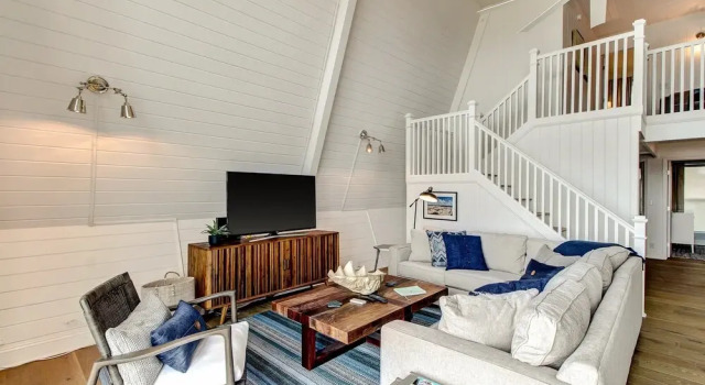 Коттедж Roomy Chalet-Style Beachfront Condo with Private Beach Access by RedAwning