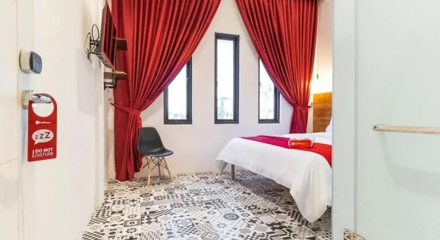 Люкс RedDoorz Plus near Ringroad City Walks Medan 2