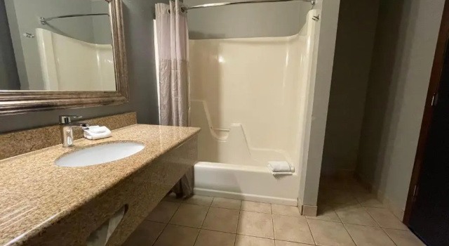 Четырёхместный номер Economy Sunnyside Inn and Suites