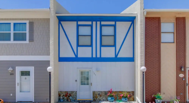 Summer Place Townhomes, Rezerwuj Dom wakacyjny Hotele w Lower Grand Lagoon z parkingiem, Parking