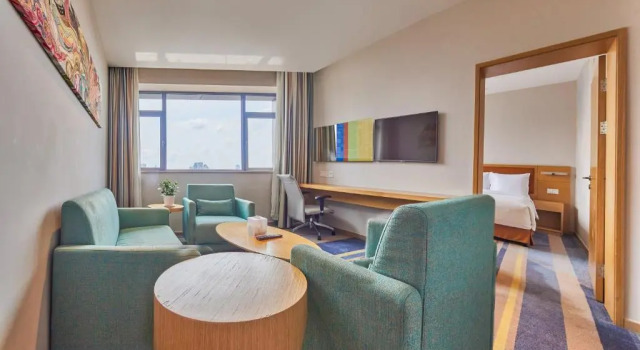 Двухместный люкс c 1 комнатой Отель Holiday Inn Express SHANGHAI ZHENPING by IHG