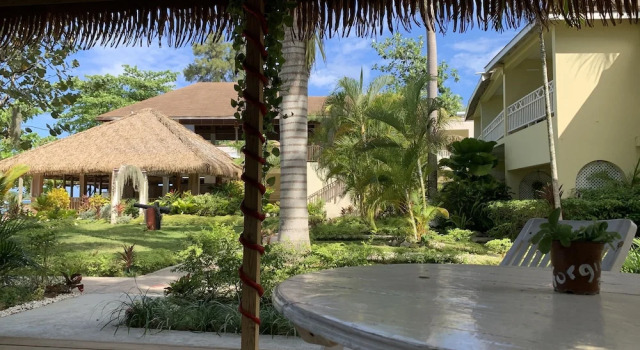 Студия King Suite at Oceanview Resort in Jamaica - Enjoy 7 Miles Of White Sand Beach! 1 Bedroom Villa by RedAwning