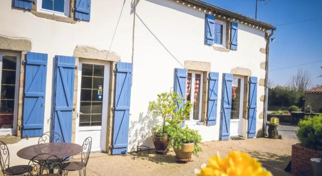 Domaine des fées, Rezerwuj Hotel La Gaubretière 