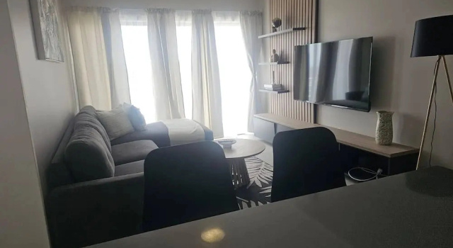 Апартаменты с 2 комнатами с балконом Charming 2-bedroom Apartment in Midrand, Close to Mall of Africa