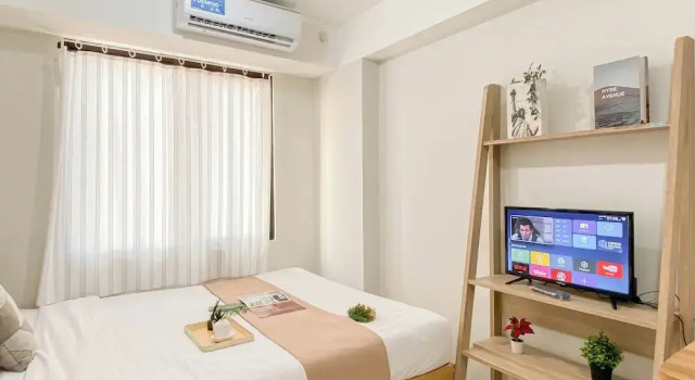 Апартаменты Modern Minimalist With Wooden Touch Studio At Apartment Meikarta