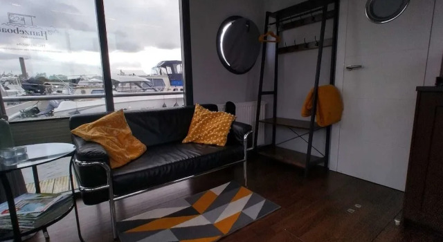 Tiny Hanzeboat, Book Vacation Home Hotels in Zwolle with Parking, Parking