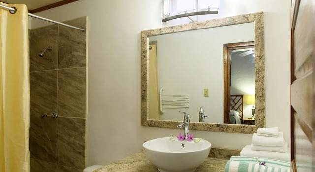 Номер Standard с красивым видом из окна Parrot Cove Lodge