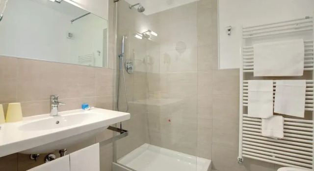 Двухместный номер Comfort с балконом и с видом на сад Hotel Beau Rivage