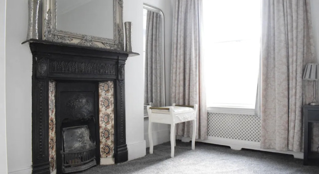 Large 2 Bedroom Garden Flat in Battersea