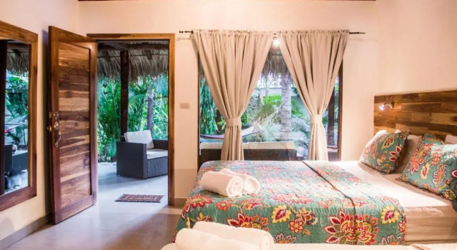Бунгало Deluxe Banana Beach Bungalows