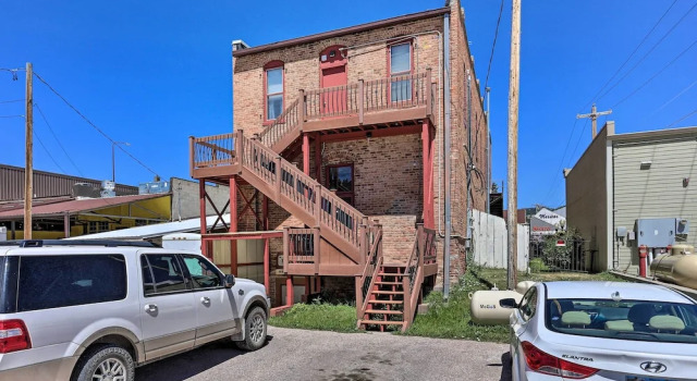 Walk to Dining, Breweries & Shops! Dtwn Custer Apt