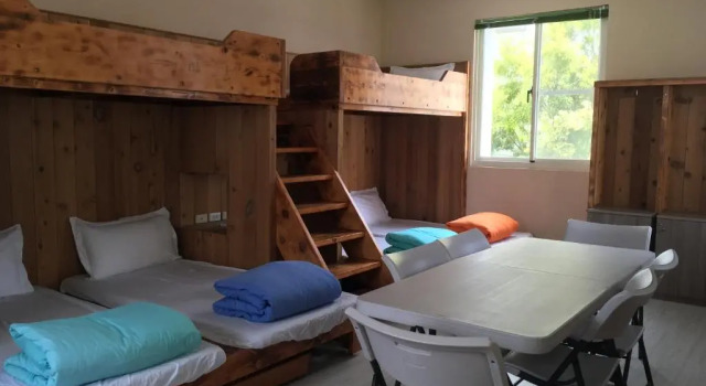 Standard quarto REST Book & Bed