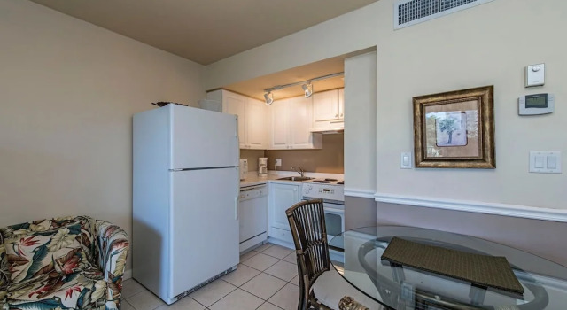 Люкс Marco Beach Vacation Suites