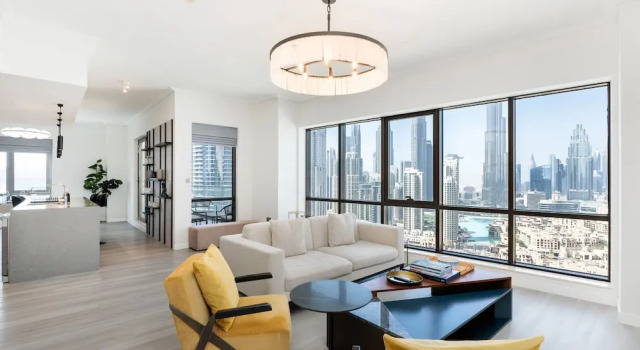 Sleek 3BR Maid s Room w Burj Khalifa View, Забронировать Апартаменты/квартира Дубай Эмират Дубай, рядом с Дубайский аквариум