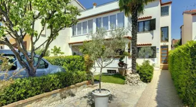 Villa B&B Marina & Parking Free, Забронировать Отель Ровинь Rovinj Riviera, рядом с Частный пляж «Villas Rubin Resort»