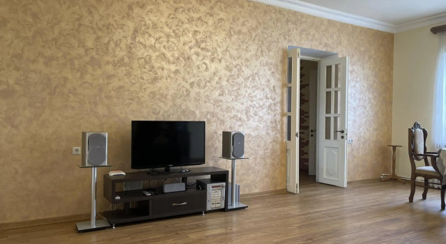 Cozy Apartment With The Best Patio and Swimming pool, Reservar Apartamento Hotéis em Erevan com piscina, Piscina