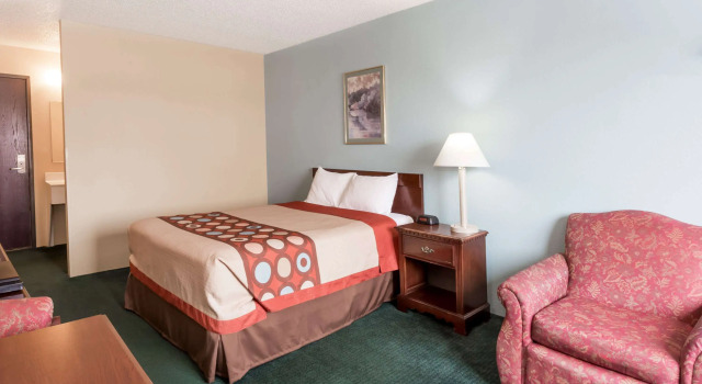 Super 8 by Wyndham Woodstock