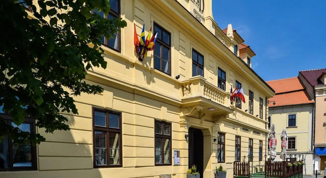Hotel Hejtmanský dvůr, Rezerwuj Hotel Hotele w Central Bohemia z parkingiem, Parking