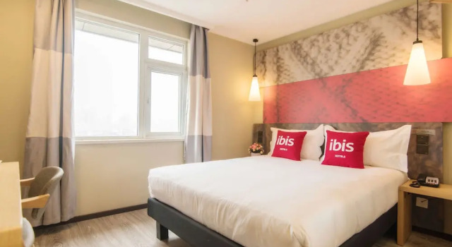 Ibis Xi'an Bell Tower East Hotel, Забронировать Отель Отели Сиань с парковкой, рядом с Luomashi Walking Street, Парковка