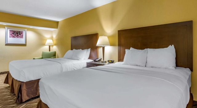 Четырёхместный номер Standard Clarion Inn & Suites Roswell