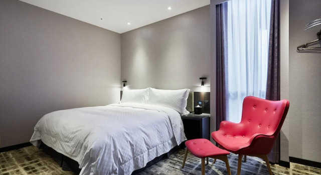 Студия с балконом и с видом на бассейн The Tango Hotel Taipei Shilin
