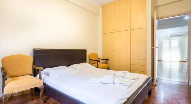 Classy apartment with 2 bedrooms in Petralona