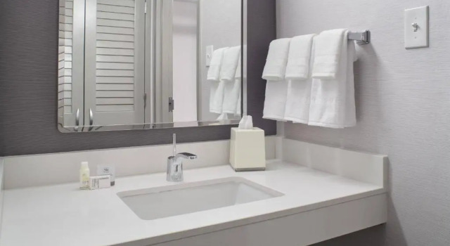 Четырёхместный номер Standard Courtyard by Marriott Chicago Lincolnshire