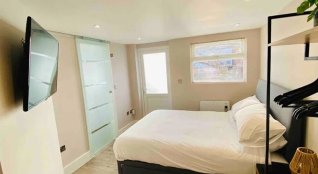 Charming 1-bed House in Lisburn, Book Hotel Lisburn Antrim County