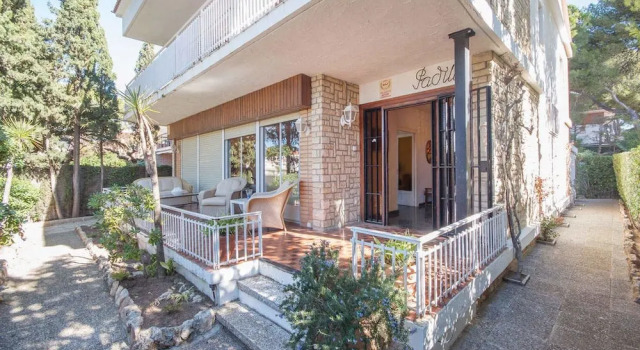 Villa Monica, Boek Villa El Vendrell 