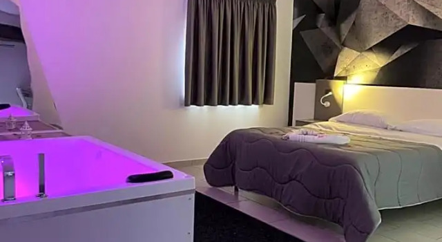 Полулюкс Hotel Cristian