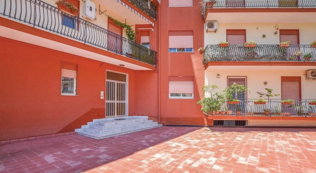 Amazing Home in Giarre With Wifi and 3 Bedrooms, Prenota Hotel Hotel a Sicilia con parcheggio, Parcheggio